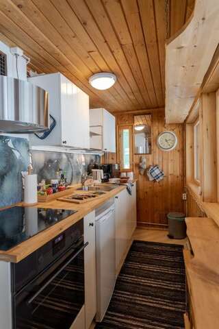 Дома для отпуска SUMMER - The White Blue Wilderness Lodge Инари Вилла с видом на сад-34