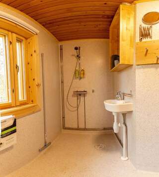 Дома для отпуска SUMMER - The White Blue Wilderness Lodge Инари Вилла с видом на сад-36